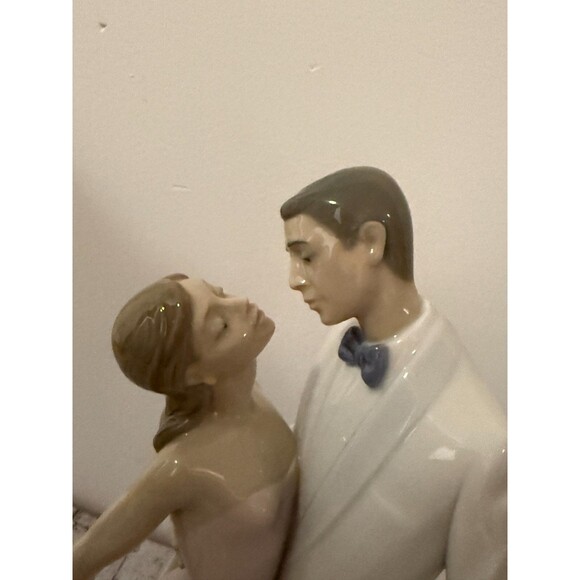 Lladro #06475 Happy Anniversary Couple Dancing - Picture 14 of 15